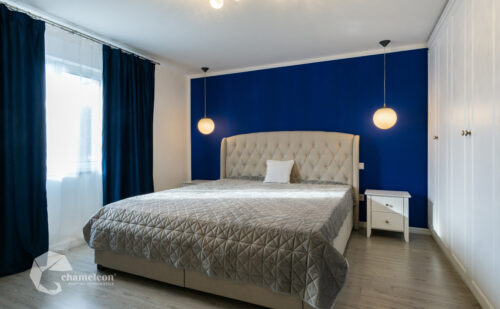 Dormitor clasic cu pat tapițat în Onești